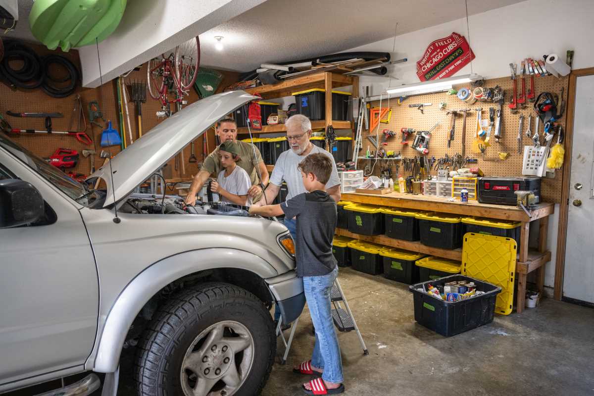 10 Essential Tools Every Car Owner Should Have in Their Garage